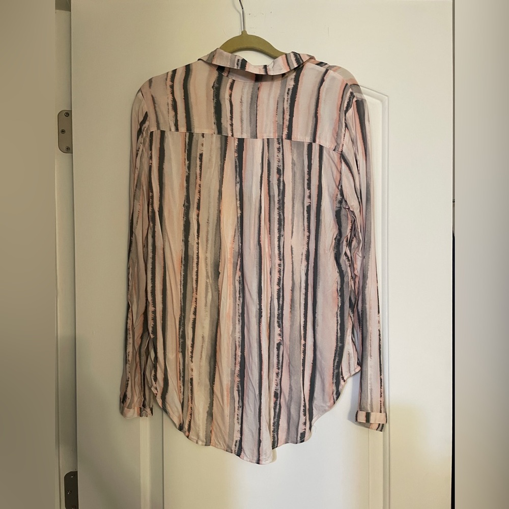 Button down top - Picture 2 of 6